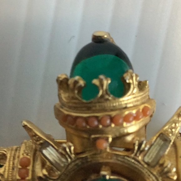 BENEDIKT NY Vintage Maltese Cross Brooch – Rare Variation Green Salmon Bead 60's - Picture 9 of 16